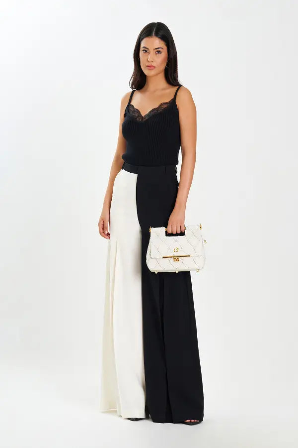 Blusa Noir Lace Essence